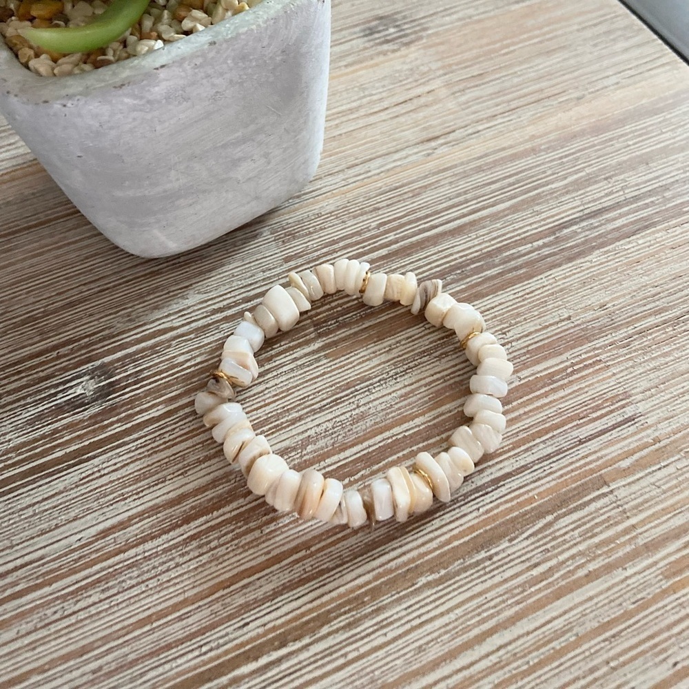 Coastal Charm Shell Bracelet